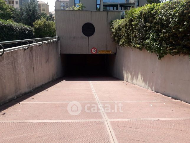 Box/posto auto in residenziale in Corso Agostino Ricci 10