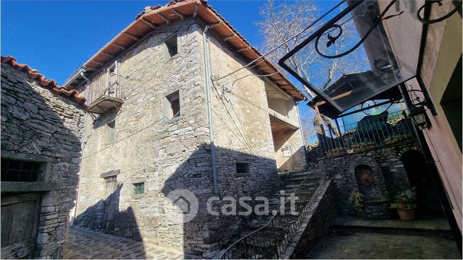 Casa bi/trifamiliare in residenziale in Località Croce di Stazzana Colle