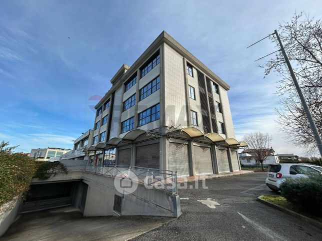 Box/posto auto in residenziale in Via W.A.Mozart 52