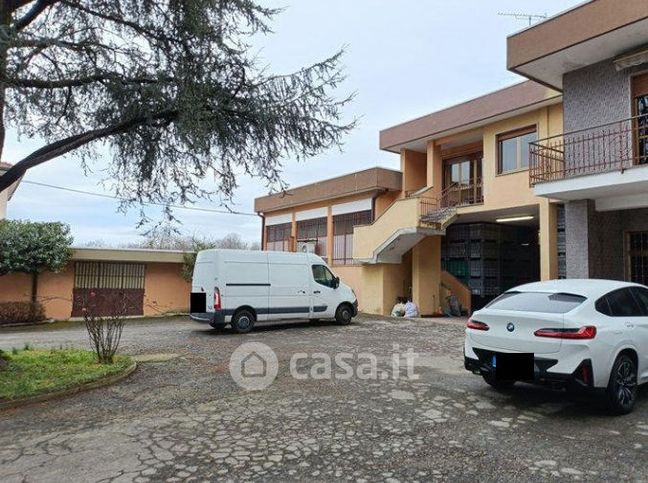 Capannone in commerciale in Via Giovanni Agusta 11112
