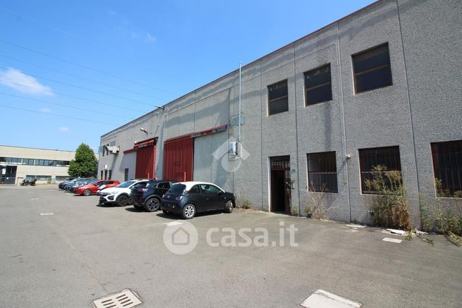 Capannone in commerciale in Via A. Masi 12