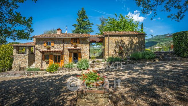 Rustico/casale in residenziale in Via Poggio a Ronco