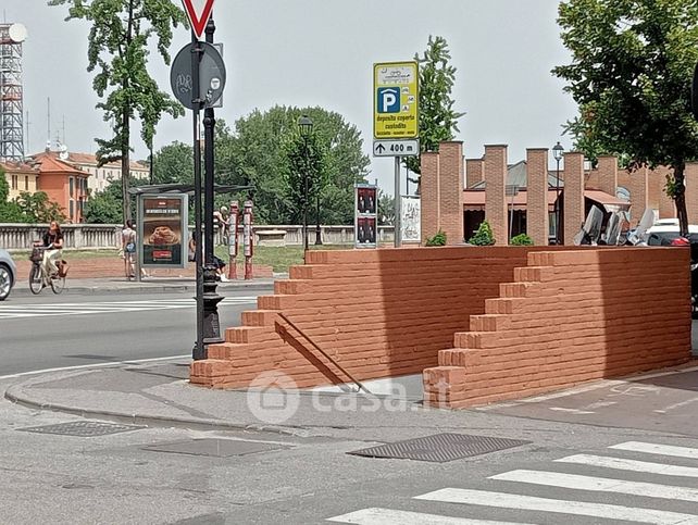 Garage/posto auto in residenziale in Viale Paolo Toschi