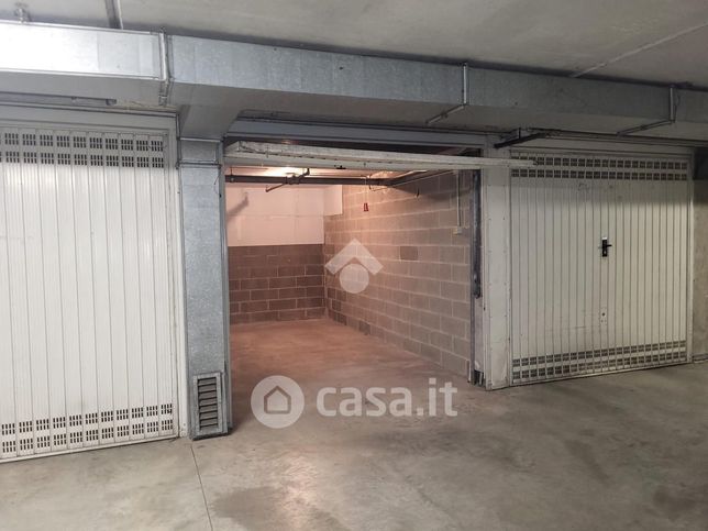 Box/posto auto in residenziale in Via Broseta 58