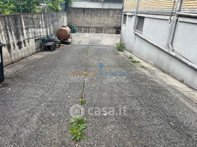 Capannone in commerciale in Via del Papino 15