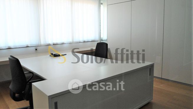 Ufficio in commerciale in 