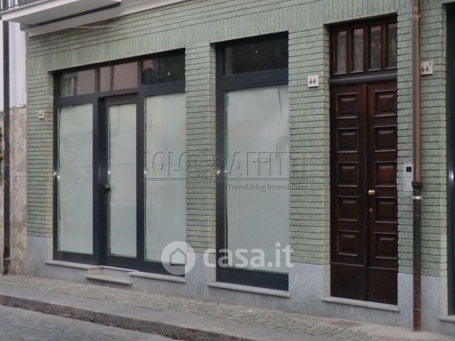 Negozio/locale commerciale in commerciale in Via Cavour 44