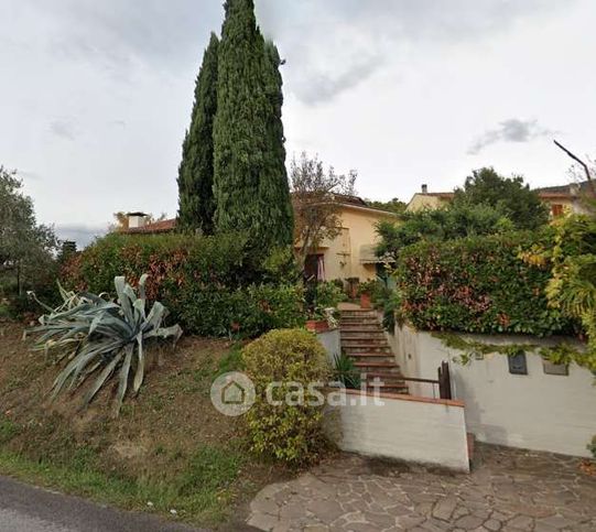 Casa indipendente in residenziale in Via IV Novembre 80 B