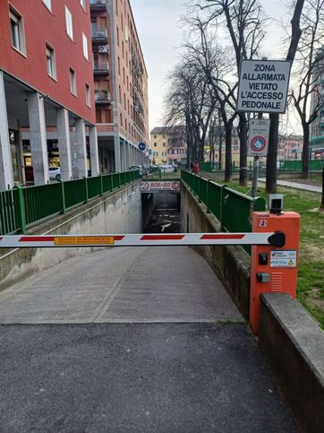 Garage/posto auto in residenziale in Piazza Manfredi Azzarita