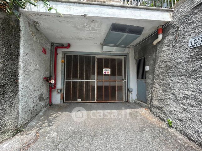 Box/posto auto in residenziale in Viale Giorgio Modugno 39 R
