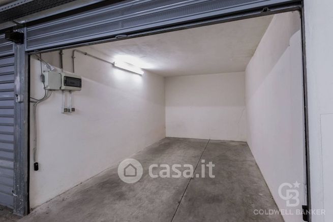 Garage/posto auto in residenziale in Via Paolo Frisi