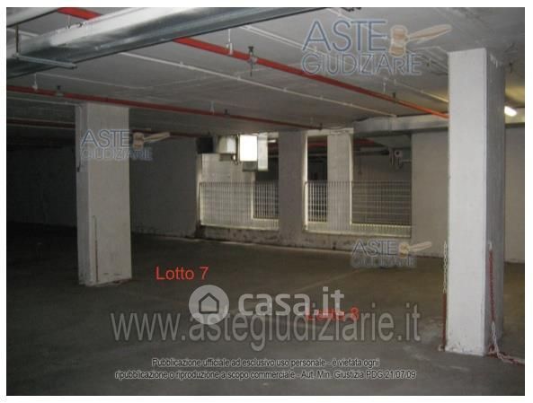 Box/posto auto in residenziale in Via Puccini 4