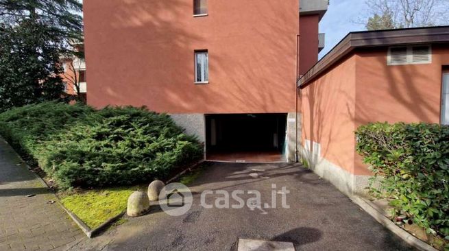 Box/posto auto in residenziale in Via del Lavoro