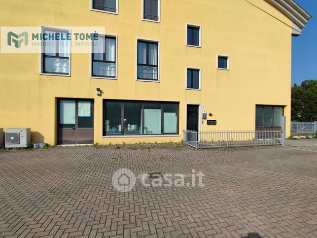Capannone in commerciale in Via Gino Beltramini