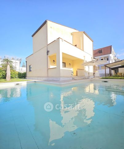 Villa in residenziale in 