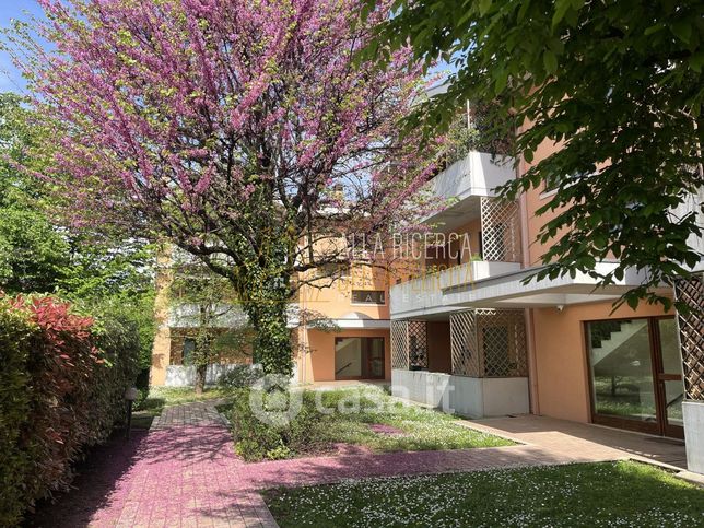 Appartamento in residenziale in Via Damiano Chiesa 10