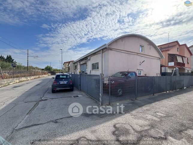 Capannone in commerciale in Via Po 123
