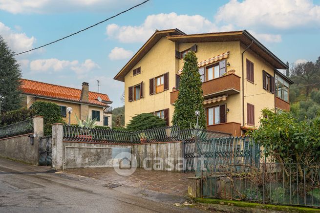 Casa indipendente in residenziale in Via Modenese