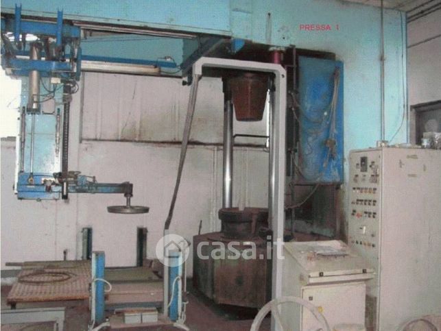 Capannone in commerciale in Località Rigaiolo