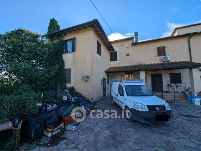 Casa indipendente in residenziale in Piazza 4 Novembre