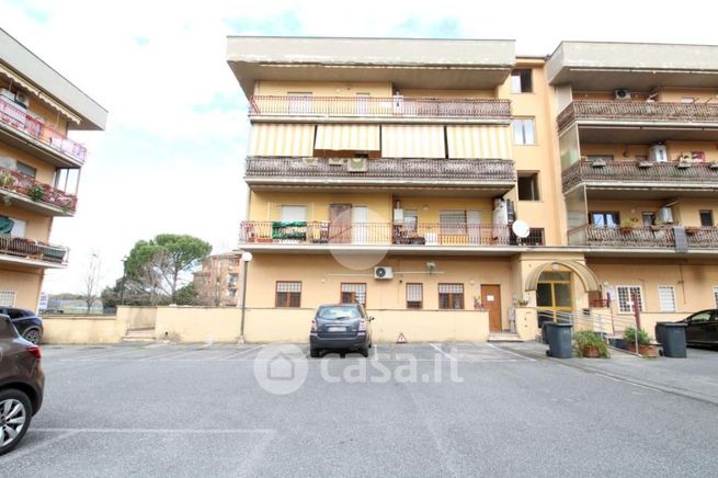 Appartamento in residenziale in Via Servilia 26