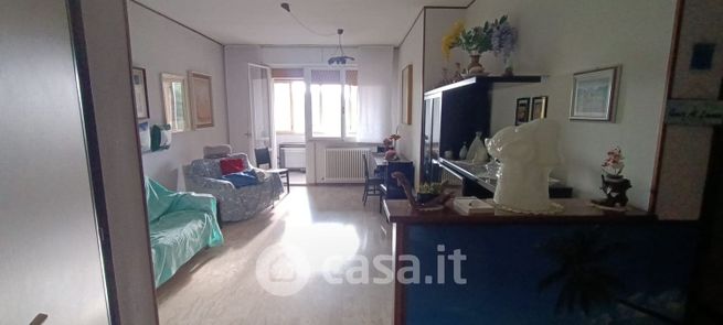 Appartamento in residenziale in Via Campania 7