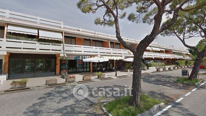 Box/posto auto in residenziale in Via Morandi 9