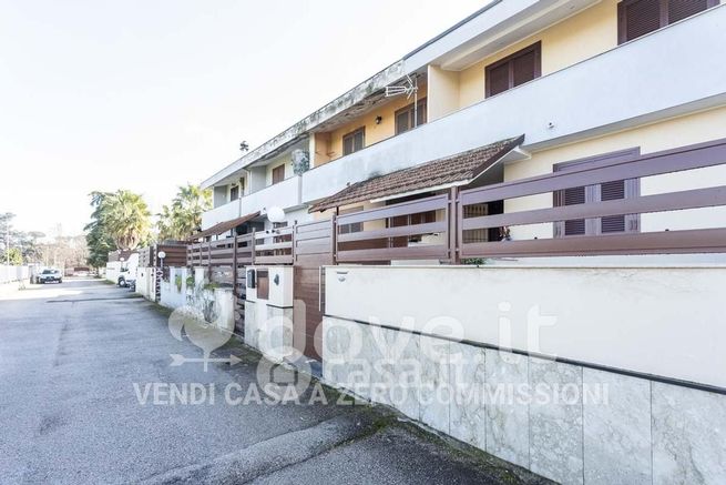 Villetta a schiera in residenziale in Strada Statale 7