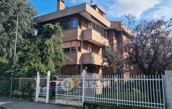 Appartamento in residenziale in Via Cusago 27