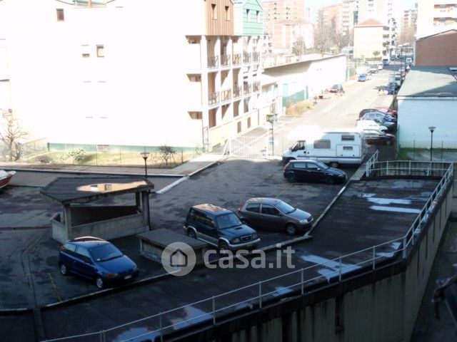 Garage/posto auto in residenziale in Piazza Riccardo Cattaneo 18