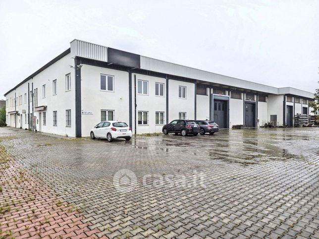 Capannone in commerciale in Via E. Fermi 6