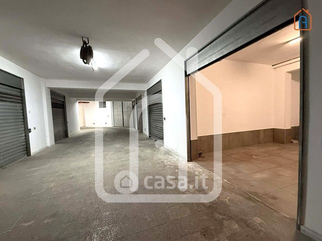 Box/posto auto in residenziale in Via Martiri di Via Fani 24 B