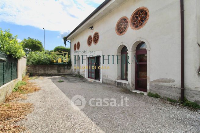 Capannone in commerciale in Via Trento 66