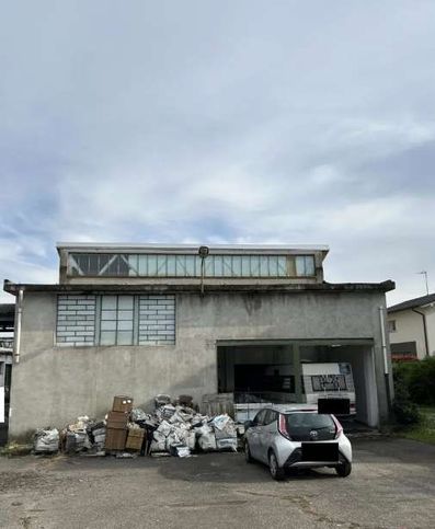 Capannone in commerciale in Via Alessandro Volta 1