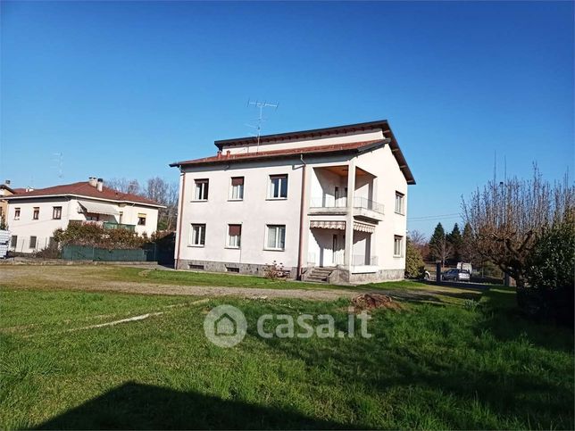 Casa indipendente in residenziale in 