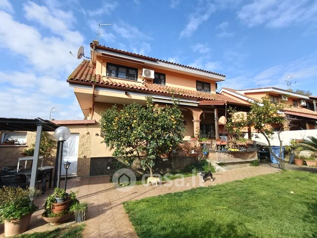 Casa bi/trifamiliare in residenziale in Viale Corona Boreale 150