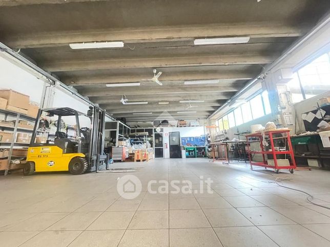 Capannone in commerciale in Via Susa 85