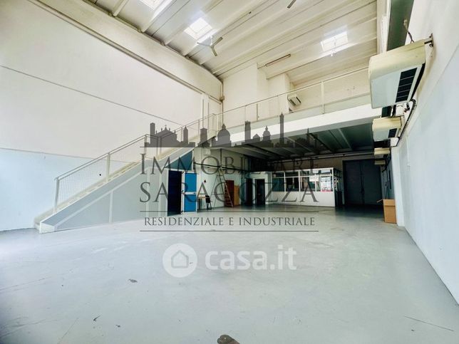 Capannone in commerciale in Via Toscana 11