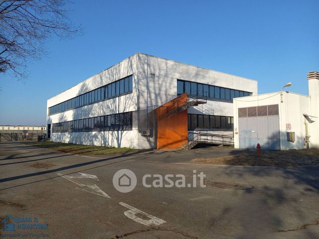 Capannone in commerciale in Via Guido Rossa