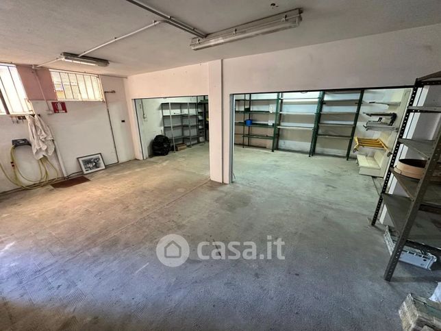 Capannone in commerciale in Via Sir Thomas Hanbury 128