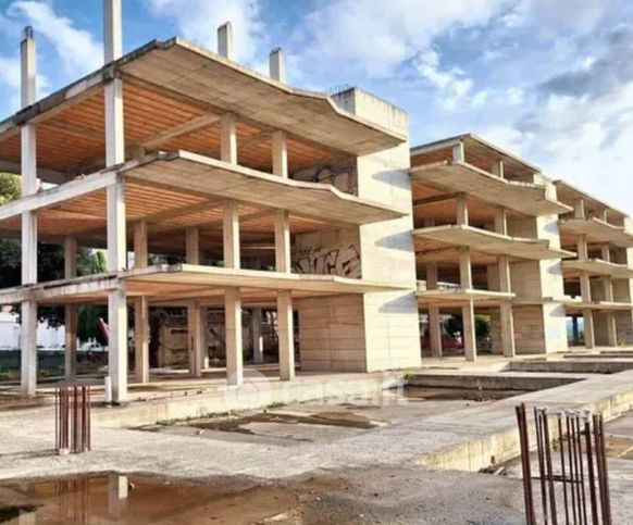 Capannone in commerciale in Piazza Ugo Pizzarello