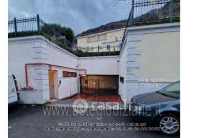 Box/posto auto in residenziale in Via Fratte 19