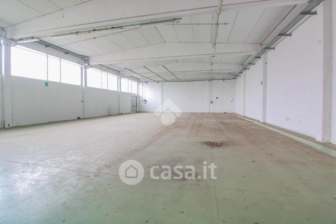 Capannone in commerciale in Via dei Mille