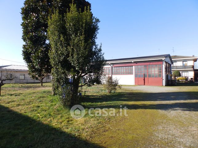 Capannone in commerciale in Via Presolana 23