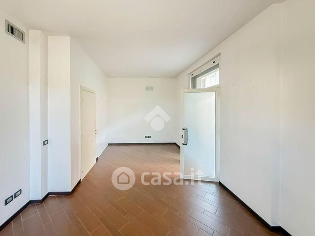Ufficio in commerciale in Via Monza 34
