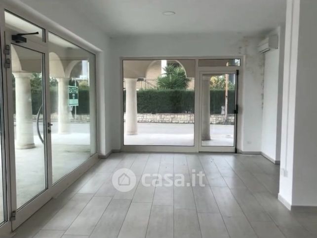Attivitã /licenza (con o senza mura) in commerciale in Piazza Giacomo Matteotti