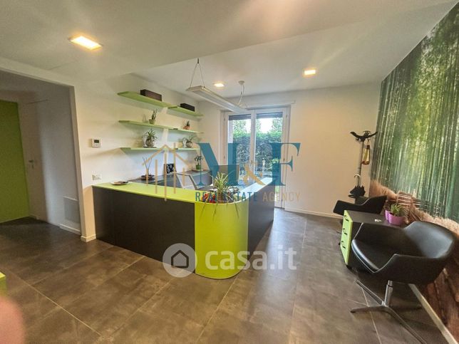 Ufficio in commerciale in Via Giotto 2