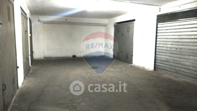 Box/posto auto in residenziale in Via Leonardo Da Vinci 122