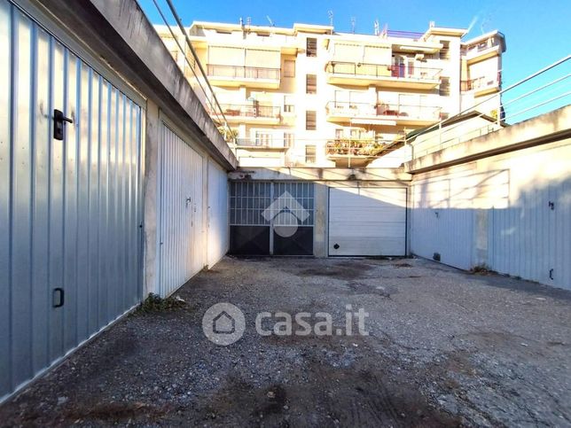 Capannone in commerciale in Via Germain Sommeiller 48