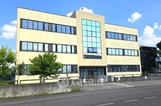 Ufficio in commerciale in Via Meucci 68